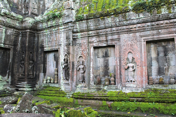 angkor wat yakınındaki yosun kaplı taş tapınak kalıntıları, siem reap, Kamboçya - Fotoğraf, Görsel