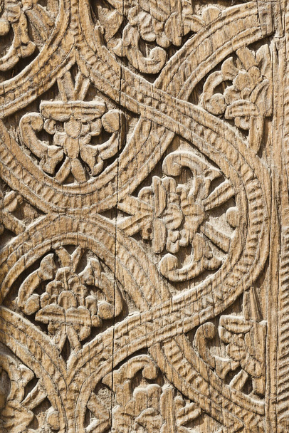Sfondo di scultura in pietra intagliata su tempio di legno - Foto, immagini