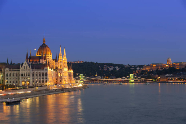 Το Ουγγρικό Κοινοβούλιο κτίριο τη νύχτα, Βουδαπέστη - Φωτογραφία, εικόνα