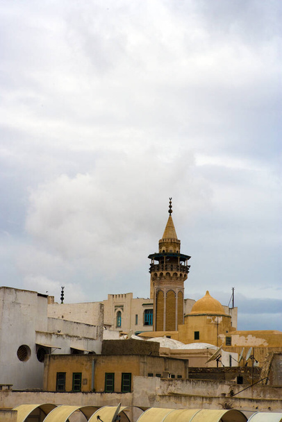 Tunis: Große Moschee bei stürmischem Wetter - Foto, Bild