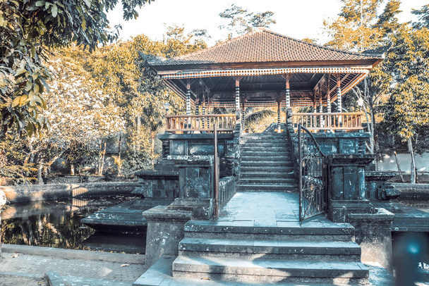 Decoraciones y arquitectura del templo de Tirta Empul en Ubud, Indonesia   - Foto, Imagen