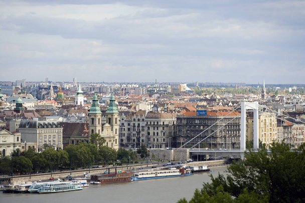 Вид Будапешта на осень, Венгрия - Фото, изображение