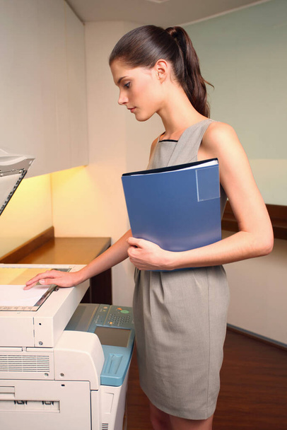Business woman using photocopier - Fotoğraf, Görsel