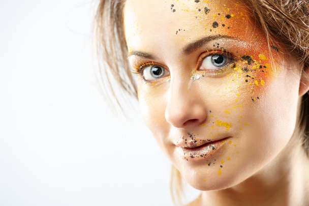 Closeup portrait of beautiful young woman with glamour makeup - Fotografie, Obrázek