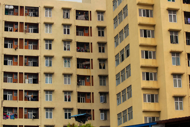 スリランカの貧しい人々のために政府によって建設された公共住宅計画. - 写真・画像
