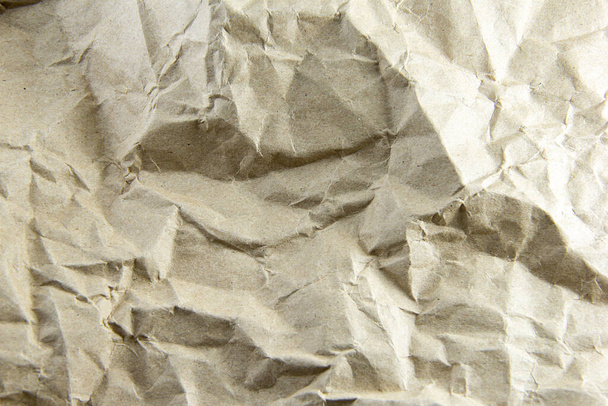 Φύλλο χαρτιού, τσαλακωμένο χαρτί, που χρησιμοποιείται ως χώρος υποβάθρου για διαφημιστικά μηνύματα, σχεδιασμό, κενό διάστημα κειμένου - Φωτογραφία, εικόνα