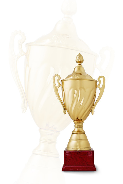 Золотий трофей Кубка на червоне бази на білому тлі - Фото, зображення