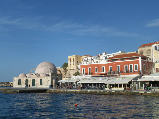 The Old Venetian Port of Chania with the Impressive Yali Mosque, Crete Island of Greece - Fotografie, Obrázek