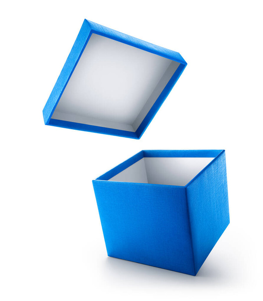 Голубая открытая подарочная коробка изолирована на белом фоне  - Фото, изображение