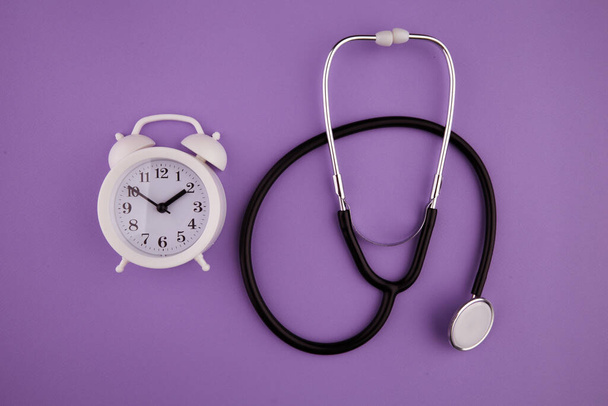 Time is important in life concept. Stethoscope kit and alarm clock - Valokuva, kuva