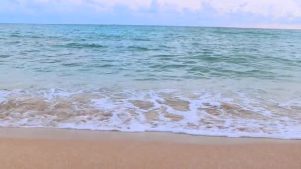 Yazın kumsal deniz ve gökyüzü manzarası - Video, Çekim