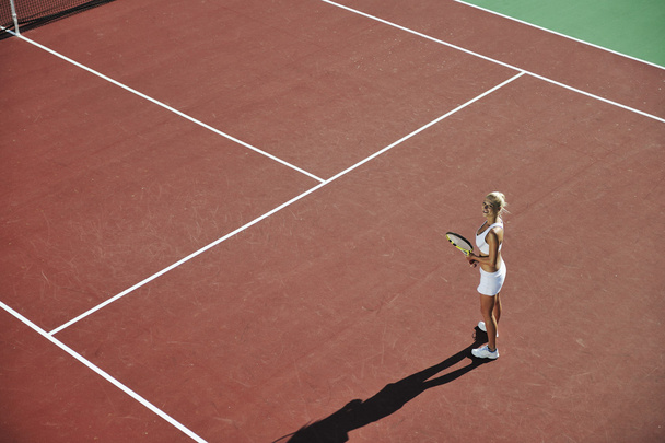 Young woman play tennis - Foto, afbeelding