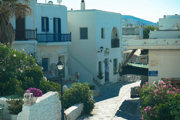 Białe budynki na wyspie Paros  - Zdjęcie, obraz