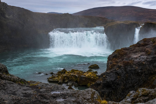 Godafoss, spektakularny wodospad w północnej Islandii - Zdjęcie, obraz
