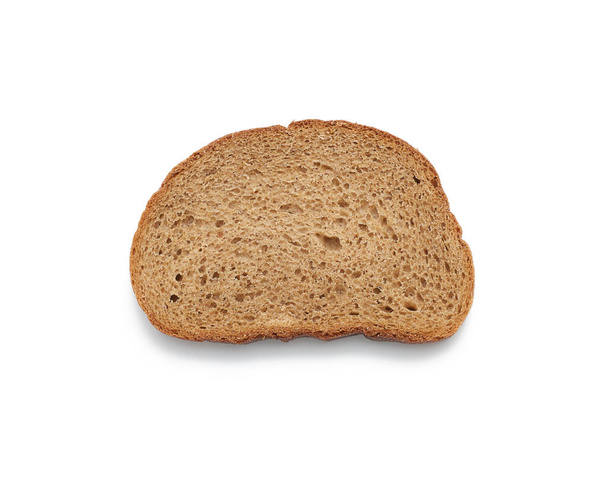Овальный ломтик ржаного хлеба изолирован на белом фоне, вид сверху
 - Фото, изображение