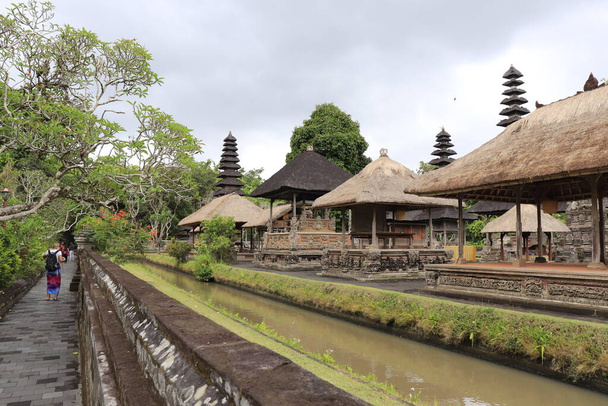 Территория храма Таман Аюн, Индонезия  - Фото, изображение