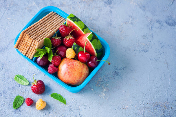 здоровий літній обідній ящик - їжа та напої
 - Фото, зображення