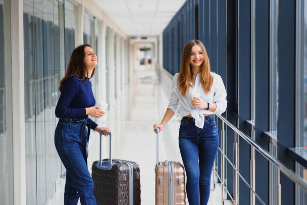 Two women near the airport go on a plane - Valokuva, kuva