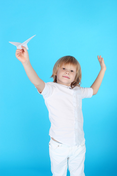 Boy with the paper plane - Zdjęcie, obraz