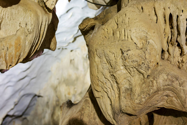 Cueva de Karain, Antalya, Turquía. Sitio arqueológico paleolítico. Región mediterránea de Turquía
. - Foto, imagen