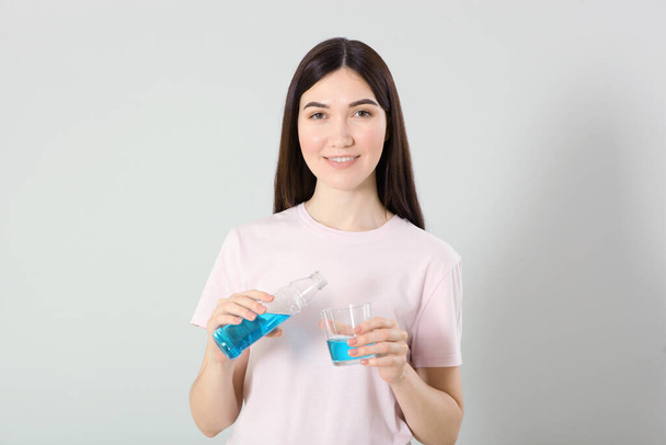 young girl uses mouthwash at home - Фото, зображення