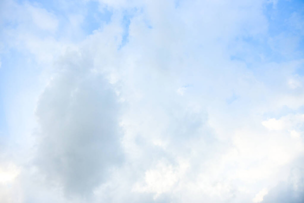 Arka plan için mavi gökyüzü beyaz bulutları - Fotoğraf, Görsel