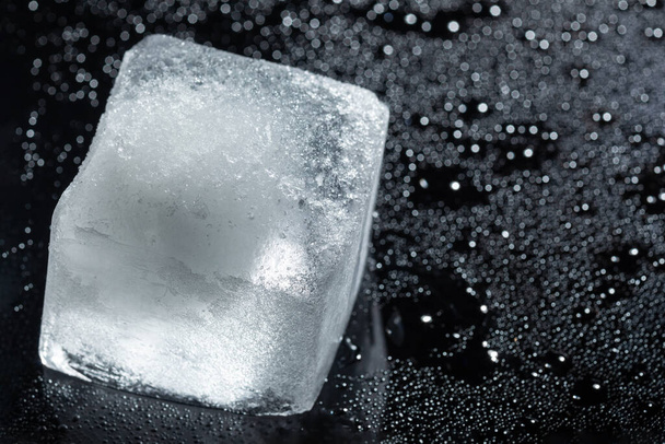 ice cube on black glass - Zdjęcie, obraz