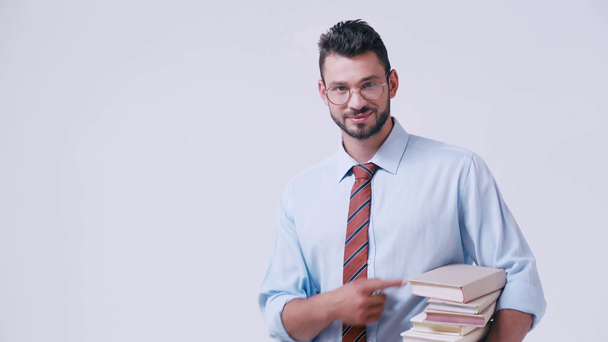 professeur pointant vers la tête et les livres isolés sur blanc - Séquence, vidéo