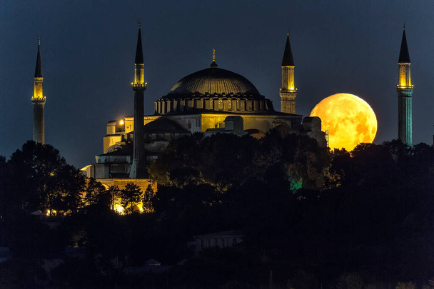 The Hagia Sophia (Ayasofya) in Istanbul Turkey shot at fullmoon. - Photo, Image