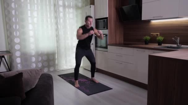 Caucasian man trains abdominal muscles at home during quarantine at home - Video, Çekim