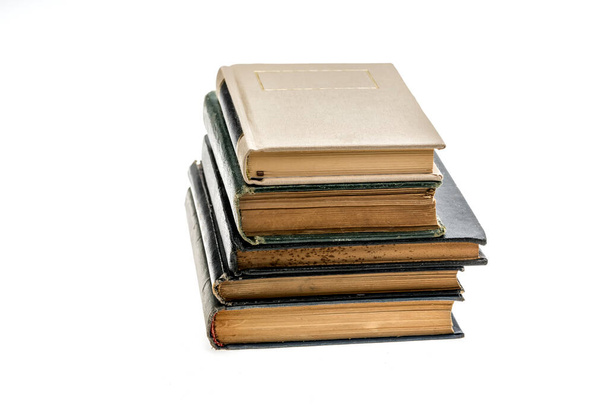старая антикварная книга, изолированные на белом фоне - Фото, изображение
