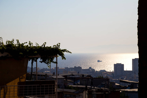 Vista del atardecer desde Basmane, Izmir. Turquía - Foto, Imagen