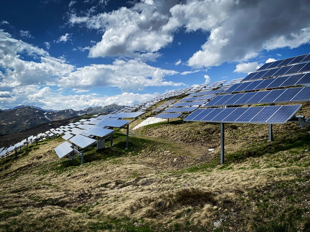 Solar Panel European Alps, high altitude landscape with alternative energy - Foto, Bild