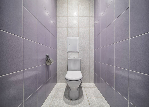 White mounted toilet bowl in modern bathroom with mirror and toilet brush - Foto, immagini