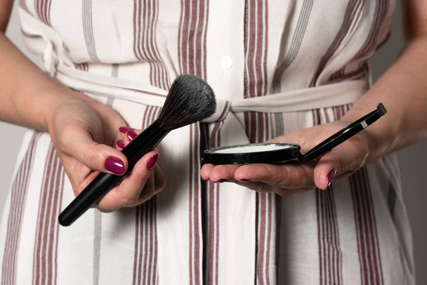 Face powder and make up brush in female hands close up. - Fotoğraf, Görsel