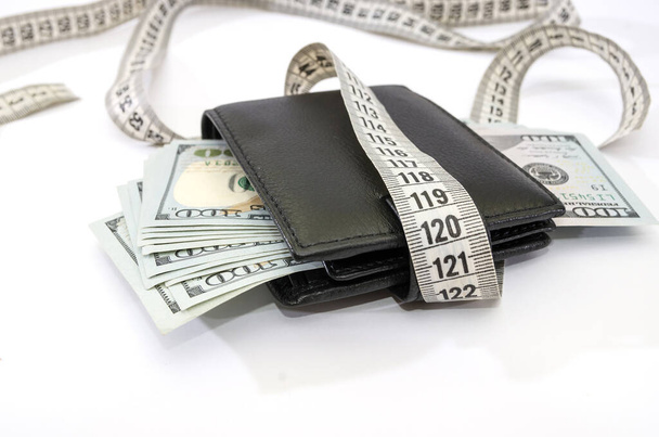 Fekete férfi pénztárca dollárral a fehéren. Közelkép. - Fotó, kép