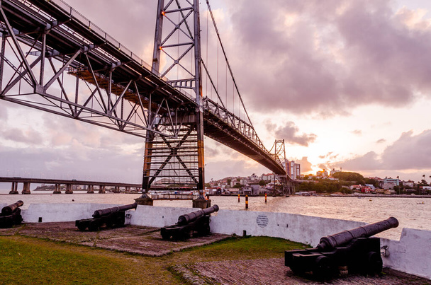 Brücke Hercilio Luz, Postkarte des Bundesstaates Santa Catarina, Stahlseilbrücke. - Foto, Bild