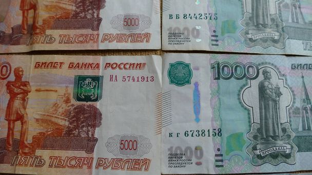 Banknoty rosyjskie o różnych nominałach - Zdjęcie, obraz
