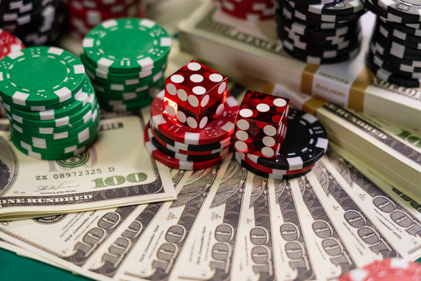 Casino red Craps dice with USD 100 bills - Shallow depth of field - Fotoğraf, Görsel