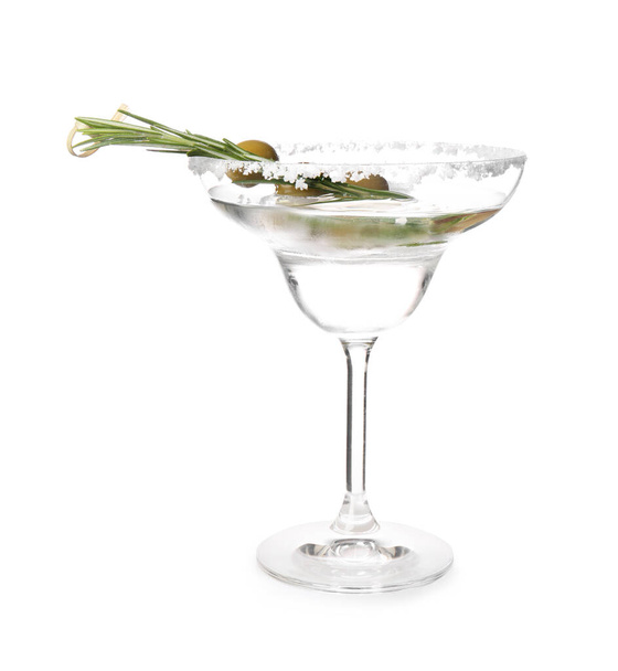 Verre de délicieux cocktail de martini sur fond blanc - Photo, image
