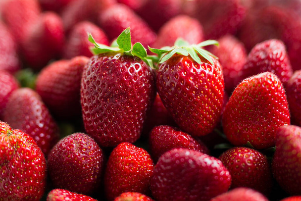 summer background - close up of red ripe strawberries - Φωτογραφία, εικόνα