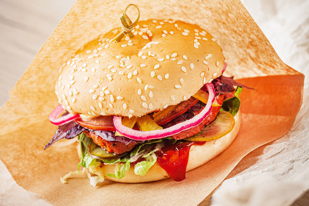 tasty burger with grilled salmon - Foto, imagen