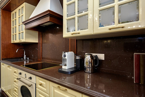 kitchen with appliances and a beautiful interior - Valokuva, kuva