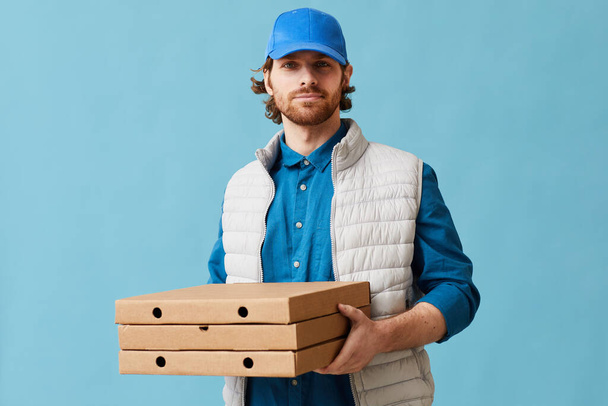 Mann liefert Pizza aus - Foto, Bild