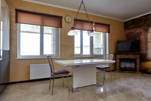 kuchyňský obývací pokoj s krásným interiérem - Fotografie, Obrázek