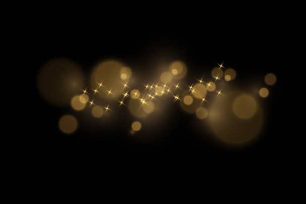 Gelbes Weißgold Licht abstrakte glühende Bokeh Lichter Effekt isoliert auf transparentem Hintergrund. Festlich violett und golden leuchtender Hintergrund. Weihnachtskonzept. Verschwommenes Licht - Vektor, Bild