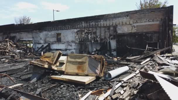 Protest i spalenie domu zamieszki zostały zniszczone Minneapolis - Materiał filmowy, wideo