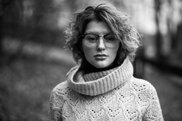 Closeup photo of a cute woman with glasses in nature - Fotografie, Obrázek