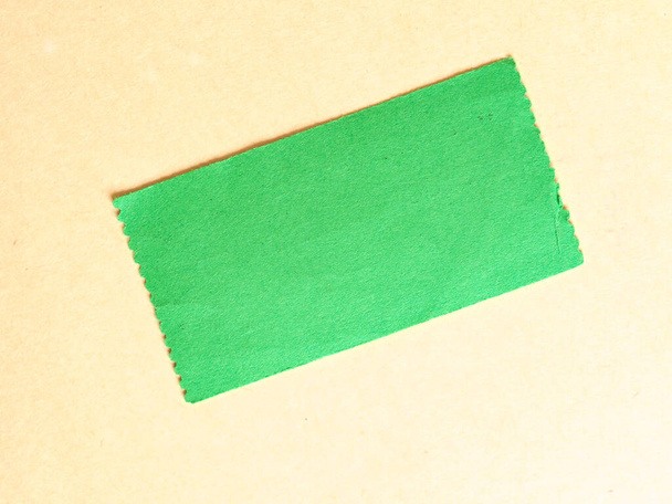 etiqueta de papel verde en blanco o ticket con espacio de copia
 - Foto, imagen