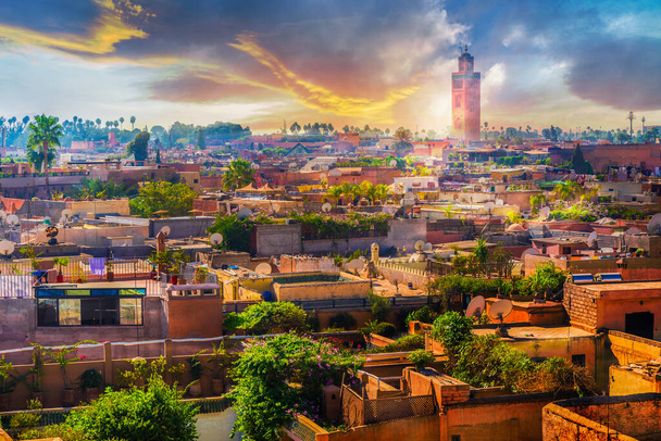 Panoramisch uitzicht op Marrakech medina, Morocoo  - Foto, afbeelding